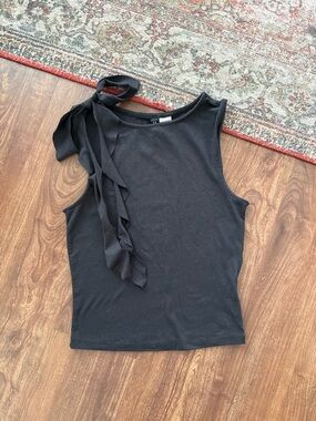 Divided Black Tie-Shoulder Tank Top